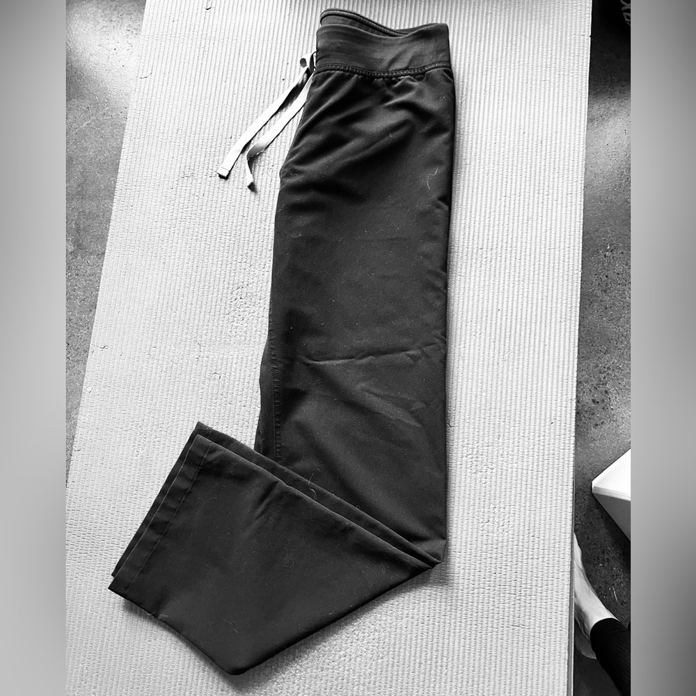 Figs Women’s Catarina, black scrub pants